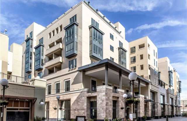 39 S Los Robles Avenue