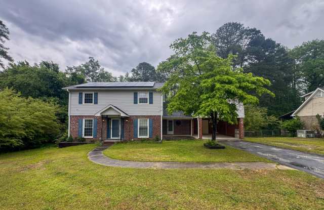 Charming 3 Bed 1.5 Bath Home Close to Fort Bragg