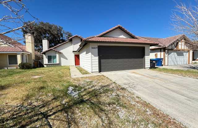 Single Story Palmdale Home