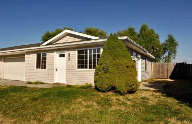 3 bed 2 bath rancher duplex (stainless appliances & granite counters)