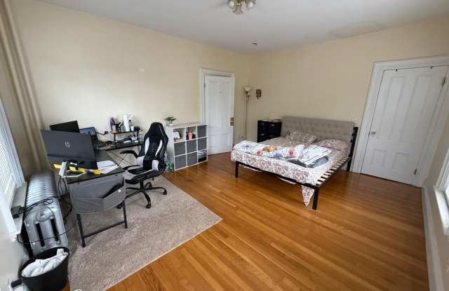 Gorgeous, Affordable and Student Friendly Apartment Near T! Perfect for BU students on a budget