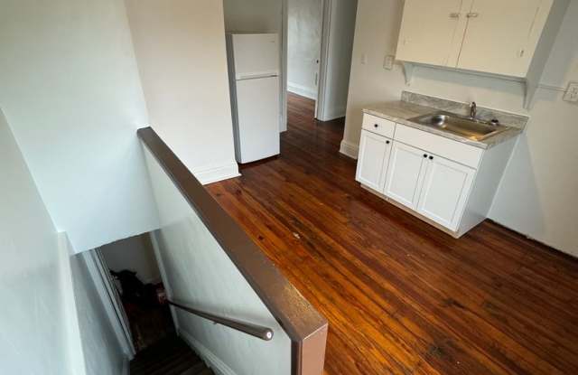 3rd floor Spacious Efficiency on the Avenues