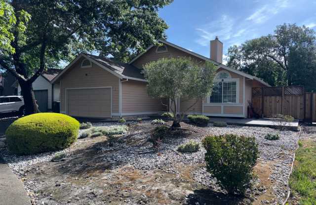 Beautiful single story 3 bedroom house with large back yard. Private cul- de- sac. Bonus office/ Kids play room.
