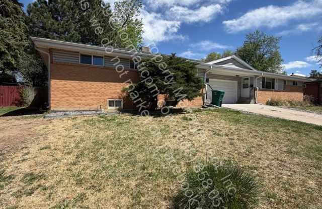 Pet Friendly - Spacious 4 Bedroom 1.5 Bathrooms Home with Flexible Layout in Wheat Ridge