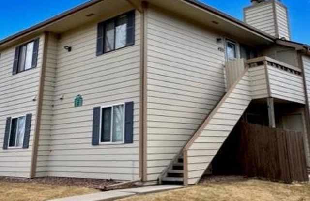 Centrally Located 2 Bed 1 Bath Condo in Colorado Springs!!