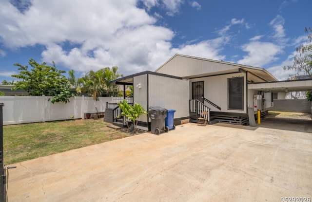 Maʻili Retreat – Spacious 3-Bedroom, 2-Bath Home with Solar, Battery Backup, Yard & Ample Parking – $3,600/Month