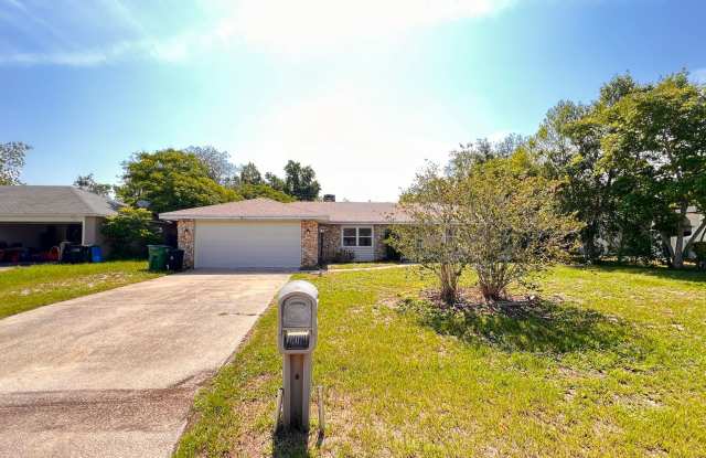 Great 3 bedroom,2 bath home in Deltona!