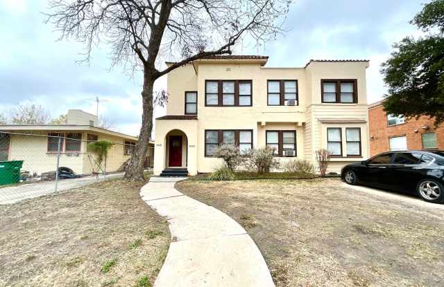 Photo of AVAILABLE NOW! 2 Bedroom Upstairs Unit!