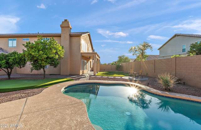 4556 E MADRE DEL ORO Drive