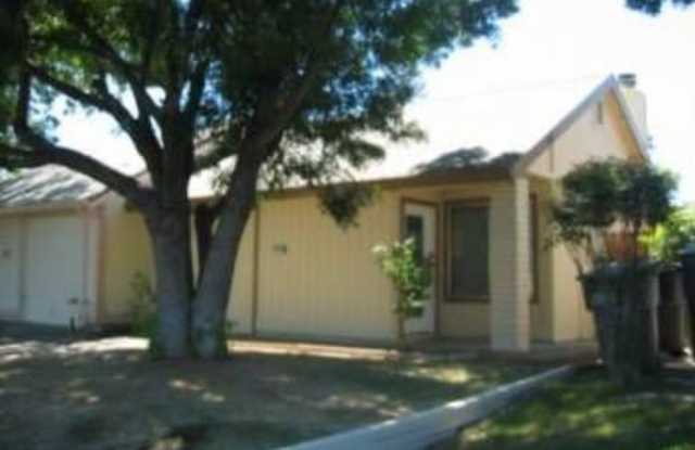 Comfortable Duplex 2Beds 2Bath Convenient Location! photos photos