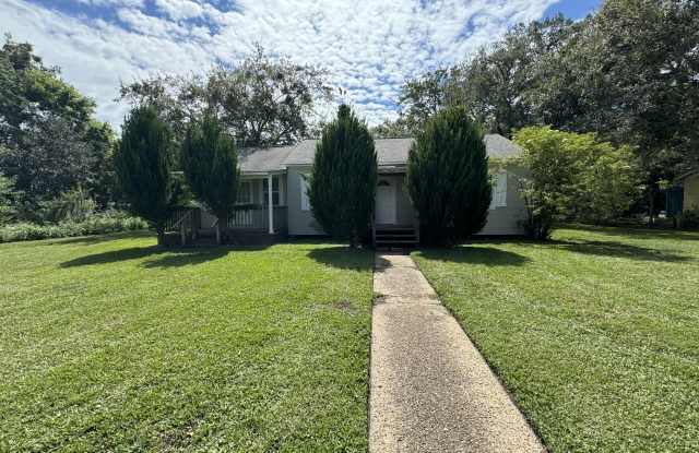 1210 Live Oak Avenue