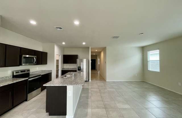 18563 W Desert Hollow Dr