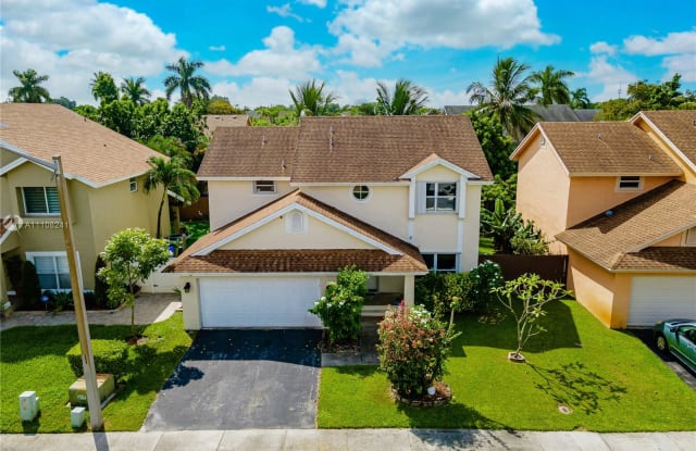 9730 SW 11th St - 9730 SW 11th St, Pembroke Pines, FL 33025