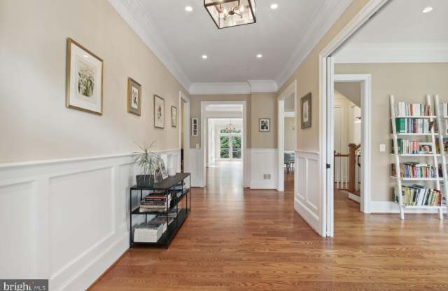 7604 HOLIDAY TERRACE