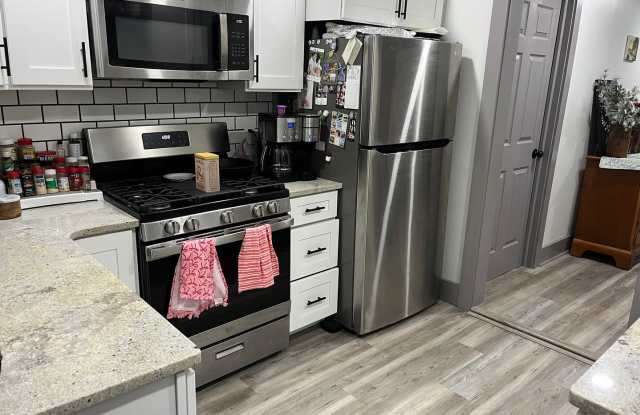 Modern 2-Bedroom, 1.5-Bathroom Home in Lancaster City