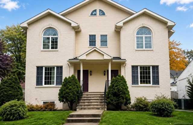 37 Vanderburgh Avenue