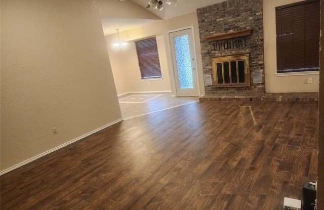 4302 N Chisholm Trail