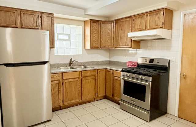 Photo of 5843 W Warwick Ave