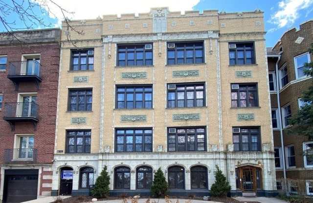 1127 W FARWELL Avenue unit: 105