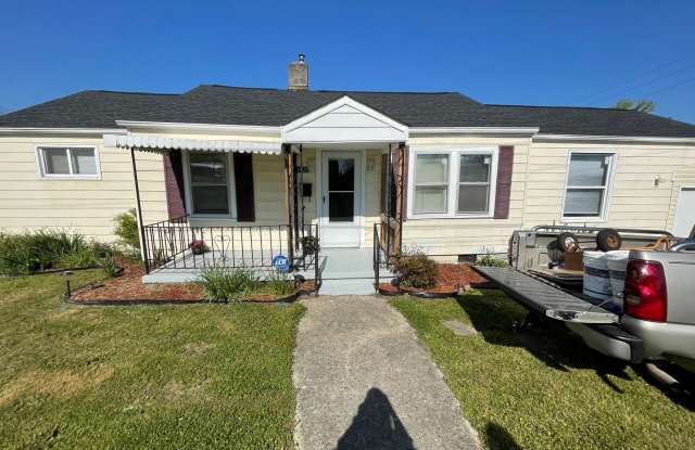 3 Bedroom Convenient to Downtown and A