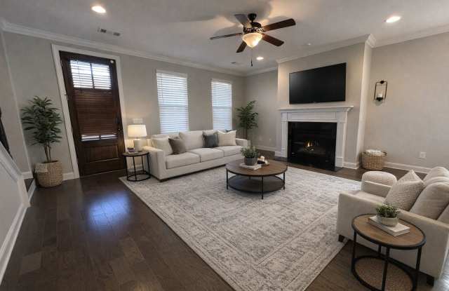 Charming and Convenient Home in Hendersonville