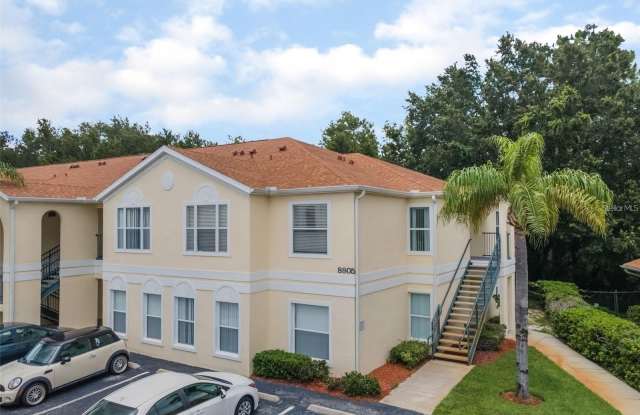8805 GRAND PALMS CIRCLE
