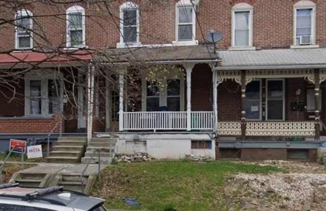 829 E 4th Street unit: 3