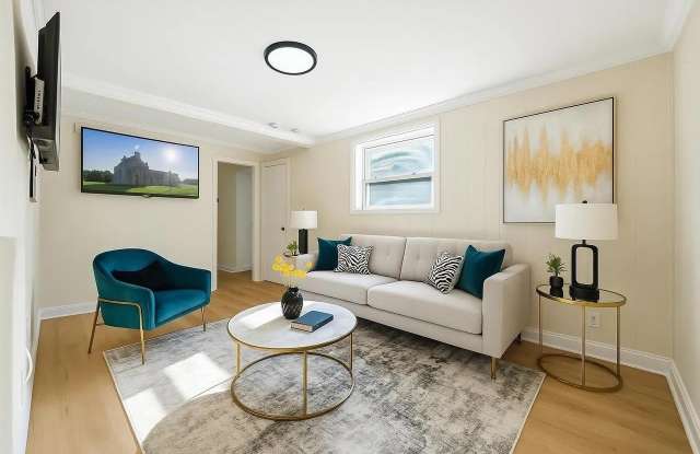 Photo of 12 SADDLEWOOD CT