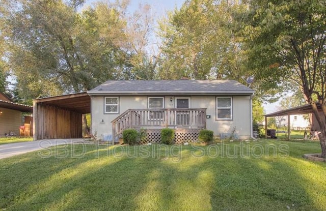 2214 S Overton Ave - 2214 South Overton Avenue, Independence, MO 64052