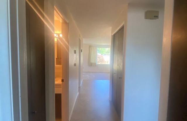 Charming 2 Bedroom Duplex With Fenced Yard In Quiet Neighborhood!