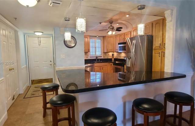 3300 W Rolling Hills Cir