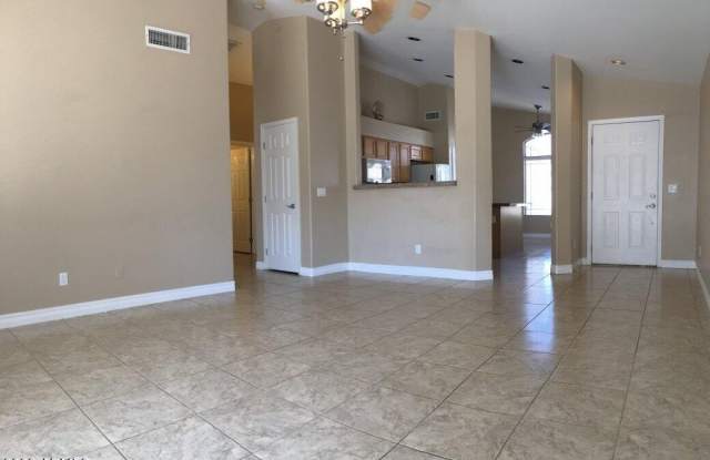 623 W GREENTREE Drive