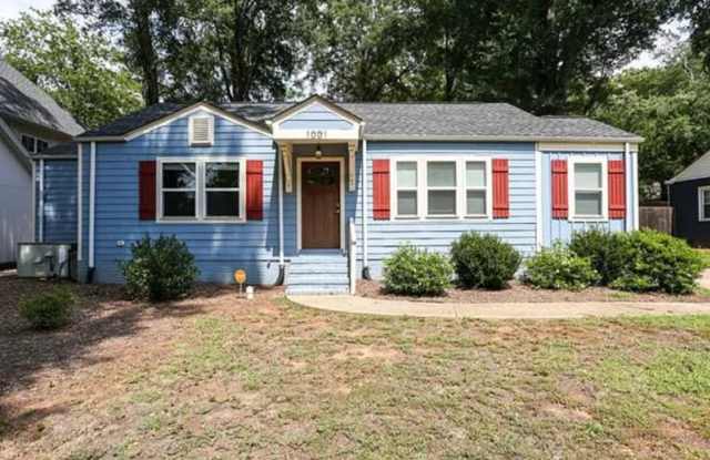 Photo of 1001 Lunsford Place