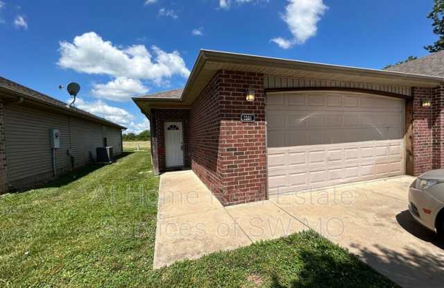 Photo of 615 S Landen