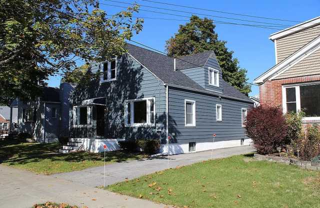 For Rent – Spacious 4-Bedroom Home in Poughkeepsie 35 Clark St, Poughkeepsie, NY 12601