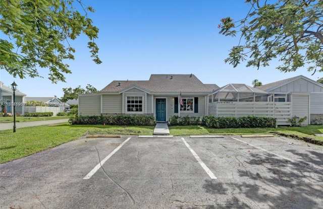 13712 SW 149th Cir Ln - 13712 Southwest 149th Circle Lane, Country Walk, FL 33186