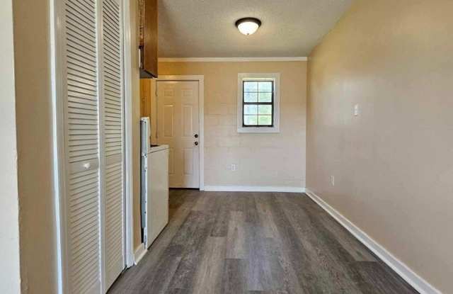 910 Loch Laurel Street Unit B