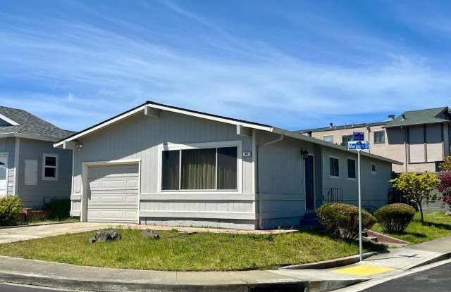 Beautiful 3 bed 1 bath conveniently located in Daly City, Ca - 60 Margate Street, Daly City, CA 94015