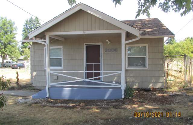 Updated 2 bedroom on a huge lot, with garage. Fenced backyard with a deck. Washer  Dryer Included - 2006 Southeast 162nd Avenue, Portland, OR 97233