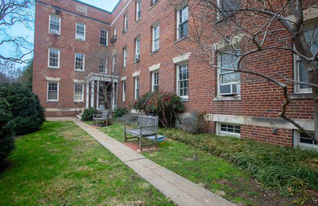 Amazing 2 BR/1 BA Condo in Georgetown, DC! - 2527 Q Street Northwest, Washington, DC 20007