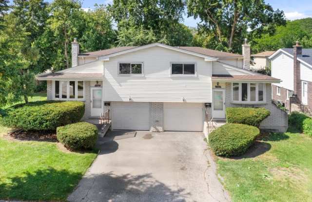 Photo of 1702 N Drury Lane