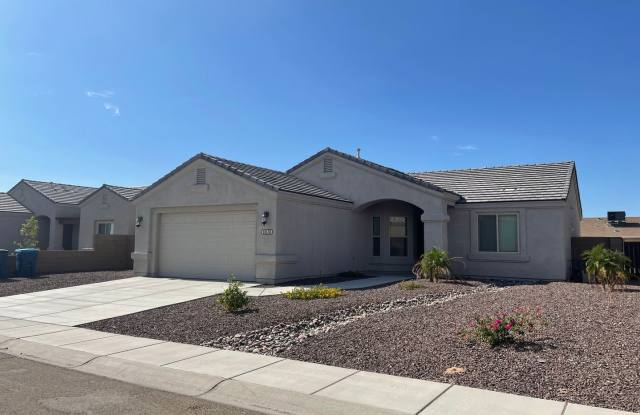 3 BEDROOM HOME IN YUMA EAST!