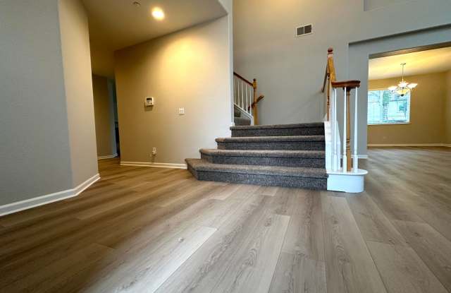 Beautiful large home in Brentwood with bonus room!