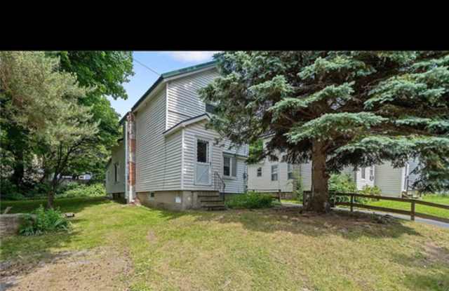 Beautiful Westside-Oswego 3 Bdrm/1.5 Bath