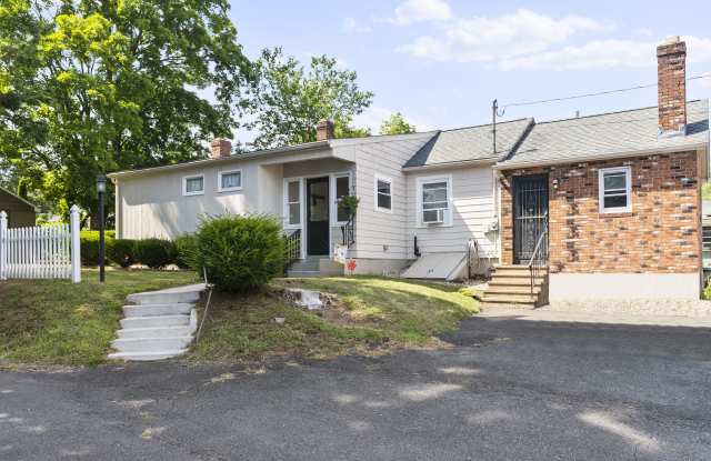 Photo of 160 Beecher St Southington