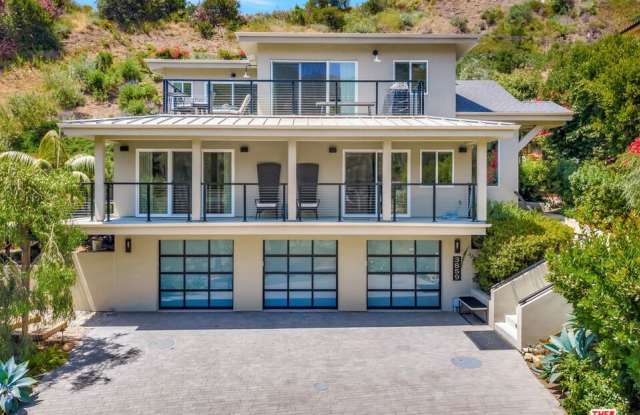 3859 Rambla Pacifico