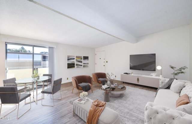 Photo of 2707 Montrose Avenue