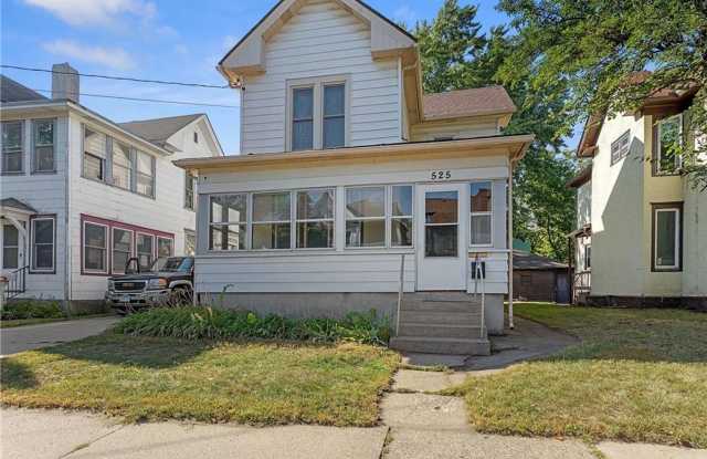 Photo of U of M~ Marcy Holmes SFH ~ 6 Bedroom House ~ September 2026!