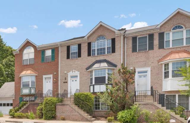 46613 SILHOUETTE Square