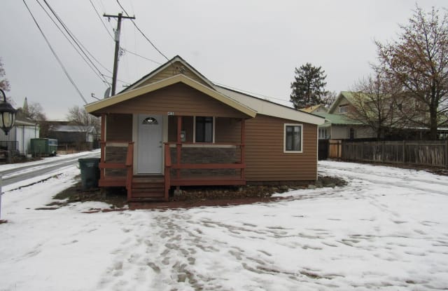 413 N Henry Ave - 413 North Henry Street, Post Falls, ID 83854